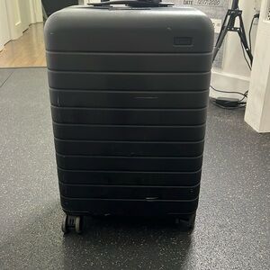AWAY- The Bigger Carry-On Black
